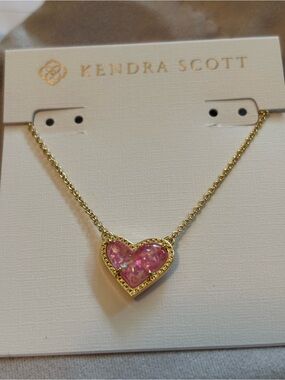 Kendra Scott Ari Gold Heart Necklace with Pink Iridescent Glitter Glass